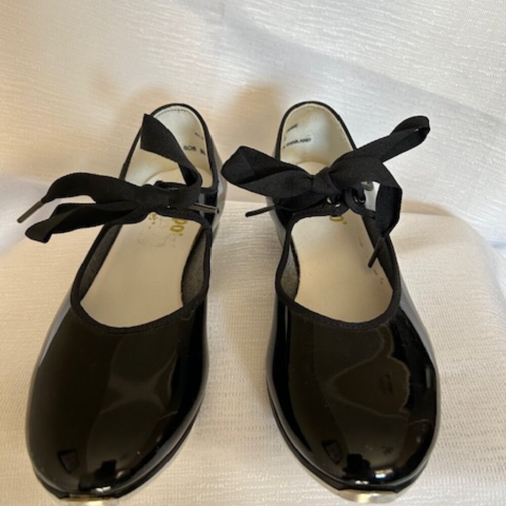 Leo’s Tempo Black Tap Shoes